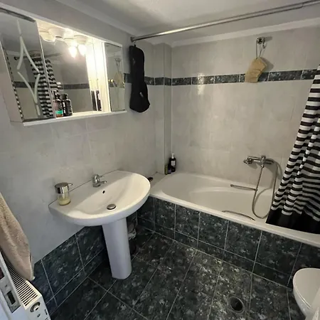 Appartement Spatious Two-bedroom With View