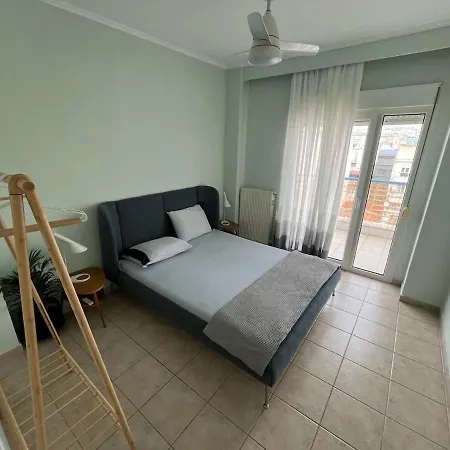 Spatious Two-bedroom With View סלוניקי
