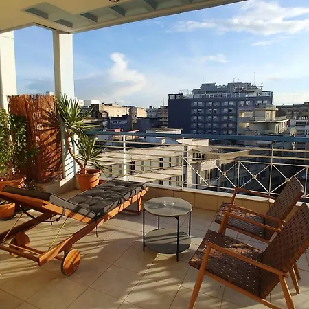 דירה Spatious Two-bedroom With View סלוניקי