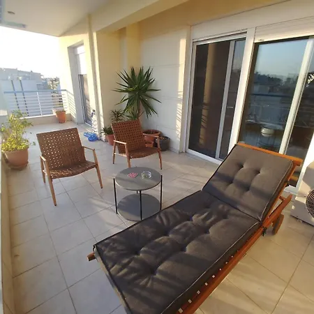 Spatious Two-bedroom With View סלוניקי