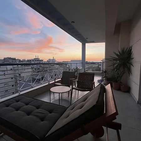 Spatious Two-bedroom With View דירה סלוניקי